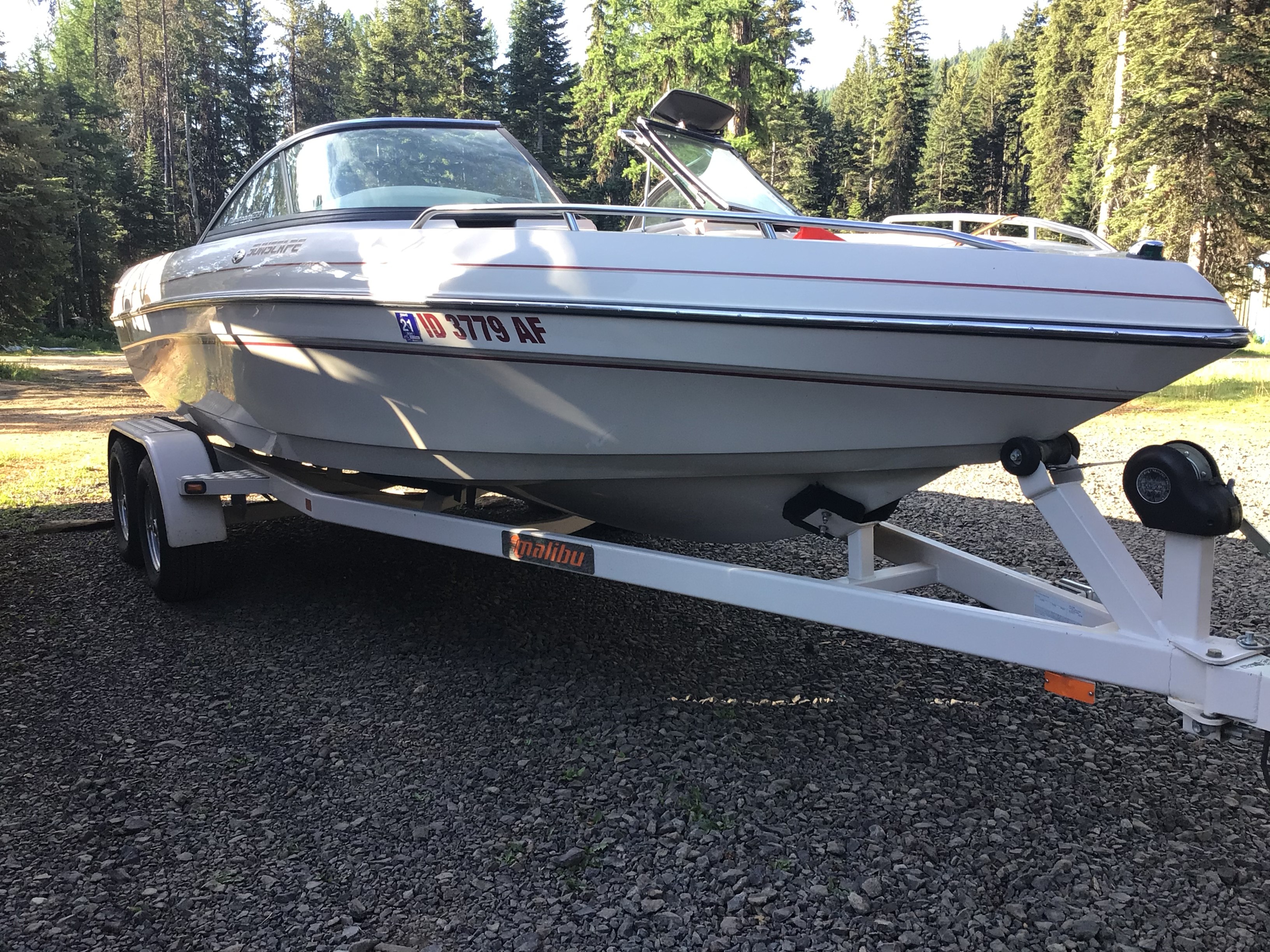Economy Motor Boats - 11 Passenger